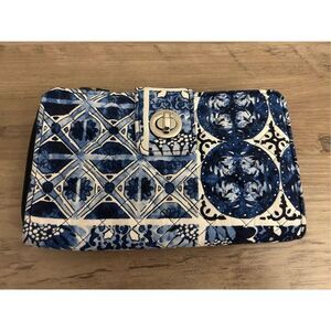 Vera Bradley Iconic RFID Turnlock Wallet, Signature Cotton Island Tile Blue - Re